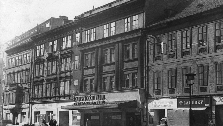 Snímek Švandova divadla z 50 let minulého století kdy se jmenovalo Realistické divadlo Zdeňka Nejedlého Foto: archiv Švandova divadla