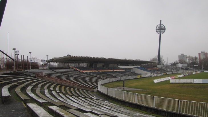 Všesportovní stadion Hradec Králové, By Alonstoter (Own work) [CC0], via Wikimedia Commons