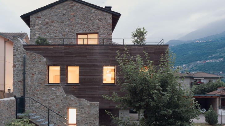 Dům, který něco vydrží: kámen, dřevo a nadčasový interiér Foto: Marcello Mariana