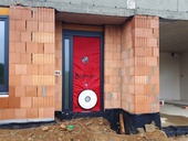 Blower Door test je měření průvzdušnosti obálky budovy pomocí tlakového spádu. Zdroj: Heluz