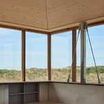 Dům v dunách. Kombinace tří osvědčených materiálů chrání bydlení před mořem i pouští Foto: MWA Hart Nibbrig