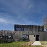 Energeticky neutrální dům kryje fasáda z opalovaného dřeva  Zdroj: John van Groenedaal