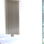 Se svou výškou 1800 mm je v prostoru kuchyně umístěný radiátor Zehnder Charleston v provedení Technoline lesk naprosto nepřehlédnutelný.  Zdroj: © Zehnder Group