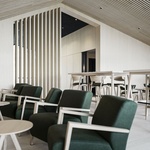 Hotel ze dřeva je inspirován tradiční architekturou převyprávěnou moderním stylem. Interiéru i fasádě vládne přírodní materiál Foto: Gustav Willeit, Daniel Zangerl, Jörgen Camrath