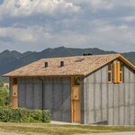 Udržitelný dvojdomek z dřevěných panelů je reklamou na kvalitu. Dřevěná je i tepelná izolace Foto: Andrés Flajszer