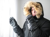 Pozor! Chladné dny se blíží a nevyhovujícími okny může unikat až polovina tepla. Zdroj: VEKA AG
