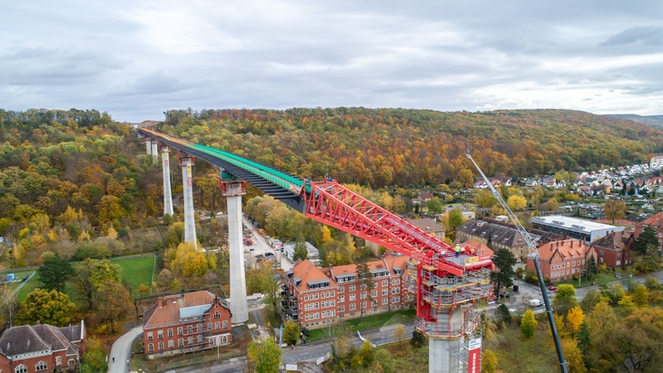 Nejrychlejší výsuv na stavbě mostu v německé Pirně. Foto Metrostav