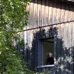 Stavět bez bourání. Starou stodolu využili a přestavěli na bydlení a sklad. Foto: Sebastian Felix Ernst