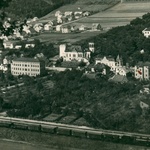 Historické foto železniční budovy Brandýs nad Orlicí z roku 1937. Foto: Sbírka Luďka Čady