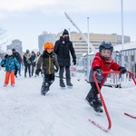 Přes den se tu – pokud to náhodou už neumíte – můžete učit bruslit. A v noci pak za plného osvětlení můžete zazářit. Foto: Frédérique Ménard-Aubin