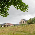 Nový život na staré farmě. Udělali si zde úžasné bydlení s ateliérem. Foto: Nicholas Worley