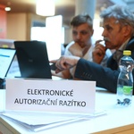 Pomoc členům ČKA s EAR na valné hromadě ČKA 26. 4. 2025 ©foto Ondřej Besperát