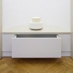 Rustikální čela mobiliáře ve výklenku. Foto: Studio Flusser