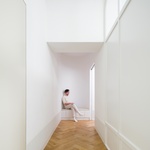 Oblé výklenky v čelech chodby. Foto: Studio Flusser
