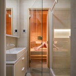 Hygienické zařízení, průhled do sauny. Foto: Studio Flusser