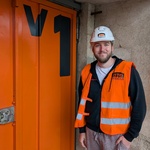 Sebastian Kuršel nás provázel areálem. Je vidět odvedený obrovský kus práce. I při velkém rozsahu areálu klade důraz na každý detail, stylovost a zachování maxima původních prvků. Foto: Oldřich Rejl