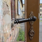 Původní zdobné prvky jsou vidět na každém kroku a při revitalizaci areálu se majitelé snaží jich maximum zachovat. Foto: Oldřich Rejl