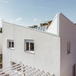 Cosi z říše nevědomí a fantazie se tak snáší na zem jako fyzický objekt. Je to kostrbatá a nepřímá cesta, ale architektům z OOIIO studia zjevně vychází. Foto: OOIIO/josefotoinmo