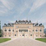 Plně odpovídá tomu, co se čekává, když se řekne od château. Vypadá jako zámek, je vznosná a honosná, obklopená zahradami. Jako sídlo aristokratům ale nesloužila. Hertford byl 137 let nemocnicí. Foto: Charly Broyez