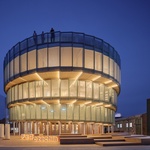 Český pavilon, pohled jižní večerní. Foto: BoysPlayNice