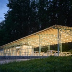 Pohled jihozápadní, večerní. Foto: BoysPlayNice Pohled jihozápadní, večerní. Foto: BoysPlayNice