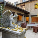 Na zahradě dávají lišky dobrou noc, v přestavěné městské kočárovně už ale kopyta neklapou. Foto: Frank Sperling