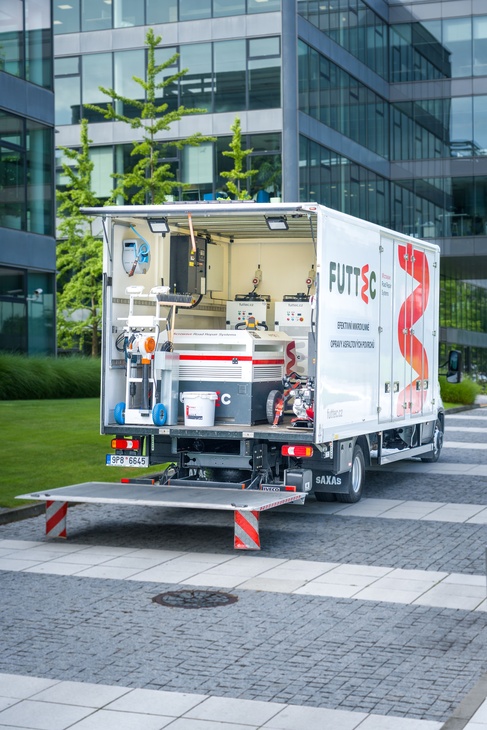 Sestava FUTTEC s mikrovlnným cestářem a dvěma vestavěnými mikrovlnnými pecemi. Zdroj: Via Salis Operations a FUTTEC