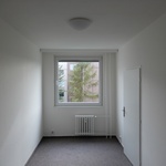 Smrskflace v bydlení sílí. Byty se zmenšují, zájem o malé dispozice roste. Zdroj: CEEC Research s.r.o. Smrskflace v bydlení sílí. Byty se zmenšují, zájem o malé dispozice roste. Zdroj: CEEC Research s.r.o.