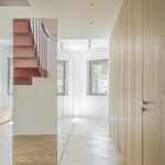 Dům z padesátých let dostal moderní interiér. Panuje zde krása původních cihel a letitého dřeva. Foto: Ing. arch. Marián Gombarček, DENDRIT Dům z padesátých let dostal moderní interiér. Panuje zde krása původních cihel a letitého dřeva. Foto: Ing. arch. Marián Gombarček, DENDRIT