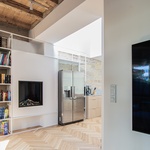 Dům z padesátých let dostal moderní interiér. Panuje zde krása původních cihel a letitého dřeva. Foto: Ing. arch. Marián Gombarček, DENDRIT Dům z padesátých let dostal moderní interiér. Panuje zde krása původních cihel a letitého dřeva. Foto: Ing. arch. Marián Gombarček, DENDRIT