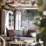 Alpská stodola, která je hotelem, dílnou, prodejnou i degustačním salónkem. Foto: Alex Filz