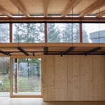 Schody na galerii a skrytá kuchyňka. Foto: Radek Úlehla Schody na galerii a skrytá kuchyňka. Foto: Radek Úlehla