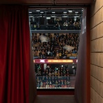 Reálný průhled vstupem na tribuny. Foto: Fabrice Fouillet, Lukáš Kenji Vrábel, Pavel Barták, Skyworker Reálný průhled vstupem na tribuny. Foto: Fabrice Fouillet, Lukáš Kenji Vrábel, Pavel Barták, Skyworker