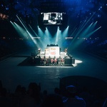 Pohled na stage při zahájení. Foto: Fabrice Fouillet, Lukáš Kenji Vrábel, Pavel Barták, Skyworker Pohled na stage při zahájení. Foto: Fabrice Fouillet, Lukáš Kenji Vrábel, Pavel Barták, Skyworker