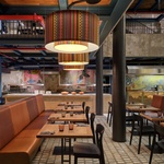 Průhled restaurací v přízemí. Foto: BoysPlayNice Průhled restaurací v přízemí. Foto: BoysPlayNice