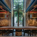 Průhled restaurací v přízemí. Foto: BoysPlayNice Průhled restaurací v přízemí. Foto: BoysPlayNice