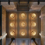 Pohled do stropu na osvětlení. Foto: BoysPlayNice Pohled do stropu na osvětlení. Foto: BoysPlayNice