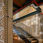 Schody na druhou galerii. Foto: BoysPlayNice Schody na druhou galerii. Foto: BoysPlayNice