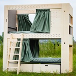 Kabinky z překližky pro důstojné přečkání zimy bez domova. Malý projekt s velkým významem. Foto: Michelle Urbiztondo