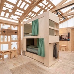 Kabinky z překližky pro důstojné přečkání zimy bez domova. Malý projekt s velkým významem. Foto: Michelle Urbiztondo