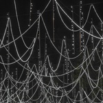 Světla v noční ulici vykouzlila iluzi noční oblohy a padajících sněhových vloček. Foto: ImagenSubliminal/Miguel de Guzmán + Rocío Romero Světla v noční ulici vykouzlila iluzi noční oblohy a padajících sněhových vloček. Foto: ImagenSubliminal/Miguel de Guzmán + Rocío Romero