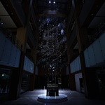 Minimalistická a přesto WOW vánoční instalace z Japonska. Foto: Daisuke Ohki