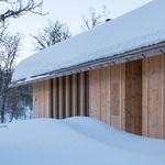 Hnízdo vyrobené ze dřeva. Krásná chata je postavena tak, aby odolávala závějím. Foto: Ruben Ratkusic Hnízdo vyrobené ze dřeva. Krásná chata je postavena tak, aby odolávala závějím. Foto: Ruben Ratkusic