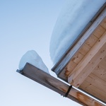 Hnízdo vyrobené ze dřeva. Krásná chata je postavena tak, aby odolávala závějím. Foto: Ruben Ratkusic Hnízdo vyrobené ze dřeva. Krásná chata je postavena tak, aby odolávala závějím. Foto: Ruben Ratkusic