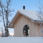 Hnízdo vyrobené ze dřeva. Krásná chata je postavena tak, aby odolávala závějím. Foto: Ruben Ratkusic Hnízdo vyrobené ze dřeva. Krásná chata je postavena tak, aby odolávala závějím. Foto: Ruben Ratkusic