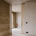 Bytový projekt jako nekompromisní akční tvrďák. Drsný Harry má ale srdce na správném místě. Foto: Daisuke Hirabayashi Bytový projekt jako nekompromisní akční tvrďák. Drsný Harry má ale srdce na správném místě. Foto: Daisuke Hirabayashi