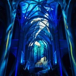 Že své práci rozumí, to už lidé z MomentFactory dokázali předchozími instalacemi v pařížské Invalidovně i v chrámu Notre Dame. Tady, na novém působišti v San Francisku, jen v tradici kvalitní práce pokračují. Foto: AURA Grace Cathedral, Moment Factory.