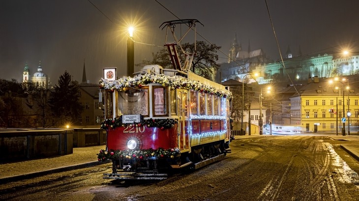 Historická tramvaj v Praze. Foto: Radoslav Vněnčák. Zdroj: společnost Decoled Historická tramvaj v Praze. Foto: Radoslav Vněnčák. Zdroj: společnost Decoled