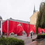 Sociální architektura a vánoční festival zlozvyků. Foto: Matej Hakár, www.matejhakar.com