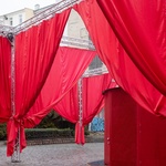 Sociální architektura a vánoční festival zlozvyků. Foto: Matej Hakár, www.matejhakar.com